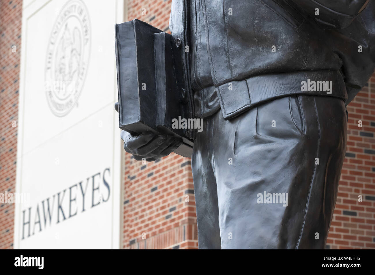 Iowa City, Iowa, États-Unis. 21 juillet, 2019. Statue de Nile Kinnick Clarke Jr., qui était étudiant et un joueur de football collégial à l'Université de l'Iowa. Il a remporté le trophée Heisman en 1939 et mort au cours tout en servant d'aviateur naval durant la Seconde Guerre mondiale. (Crédit Image : © Walter G Arce Sr meule Medi/ASP) Banque D'Images