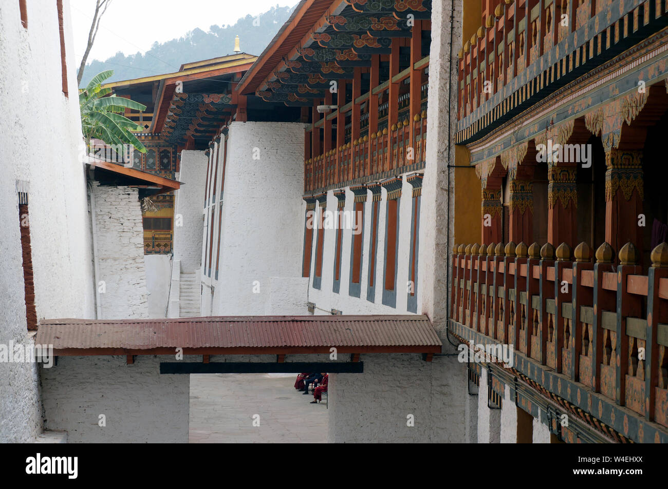 Galerie de bois et fenêtres de Punakha Dzong, Punakha, Bhoutan Banque D'Images