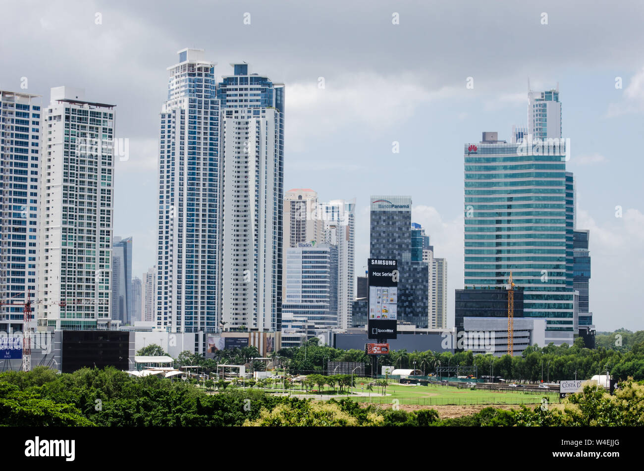 Costa del Este quartier comme vu de Panama Viejo Banque D'Images