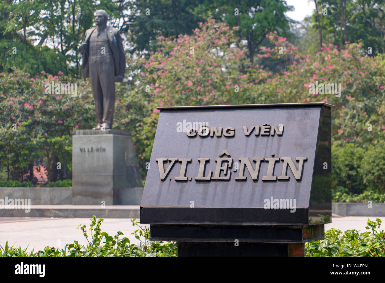 Parc Lénine avec sculpture de Lénine à Hanoi, Vietnam. Banque D'Images