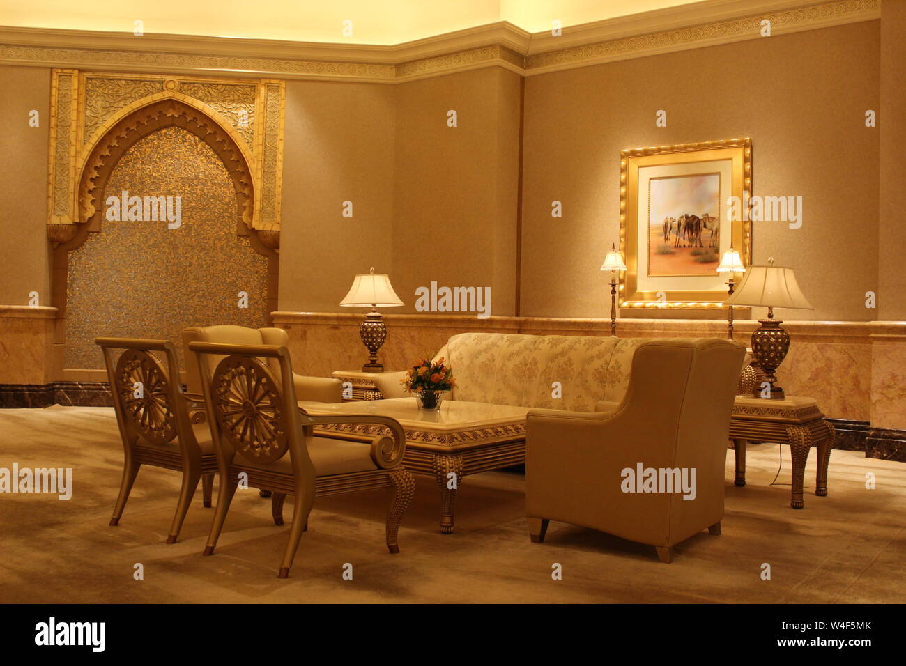 Les décorations et les meubles à l'Intérieur, de l'Emirates Palace Abu Dhabi, UAE Banque D'Images