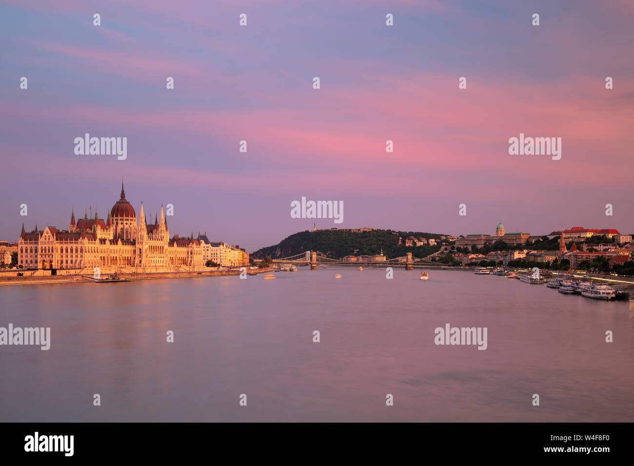 Budapest, Hongrie. Image cityscape de Budapest, capitale de la Hongrie au beau coucher du soleil. Banque D'Images Budapest, Hongrie. Image cityscape de Budapest, capitale de la Hongrie au beau coucher du soleil. Banque D'Images