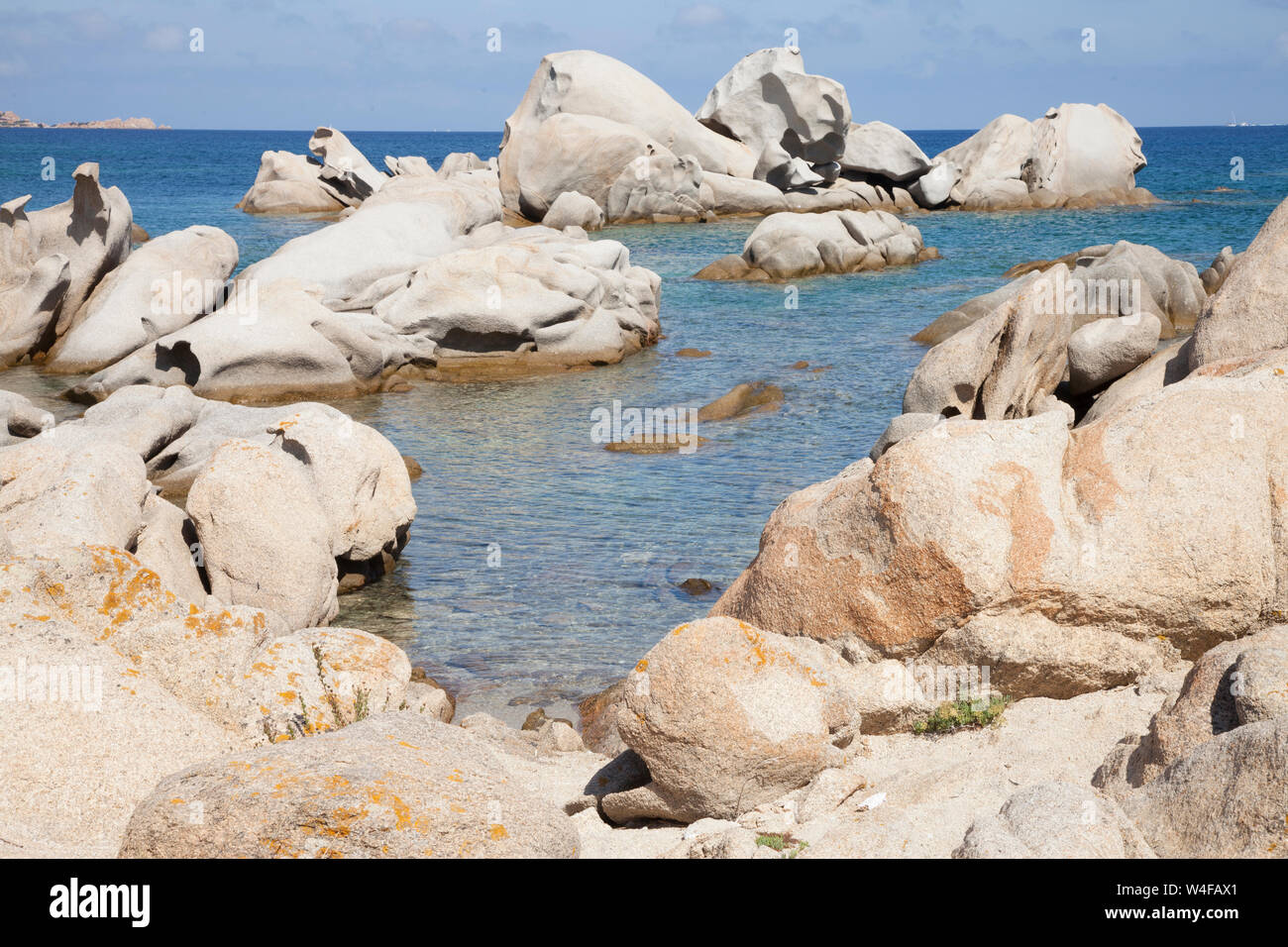 Rochers sur la mer, à La Maddalena, en Sardaigne, Italie Banque D'Images