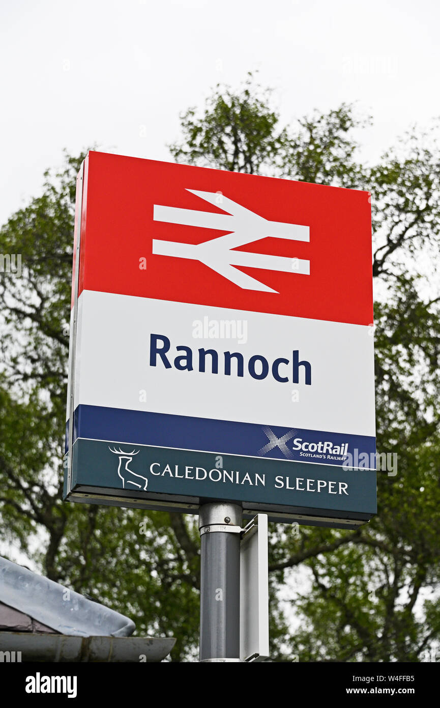 Signe de la station. La gare de Rannoch, Perth et Kinross, Ecosse, Royaume-Uni, Europe. Banque D'Images