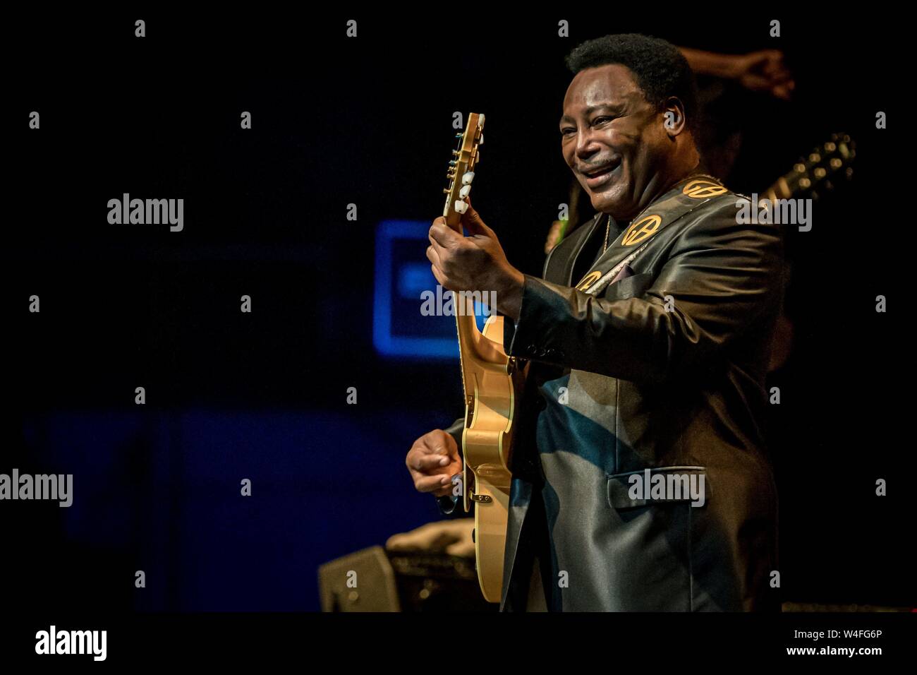 22.07.2019, le guitariste de jazz fusion américain et George Benson joue un spectacle exclusif sur la scène du Theater am Potsdamer Platz à Berlin. C'était la seule piscine concert de sa tournée actuelle. Dans le monde d'utilisation | Banque D'Images