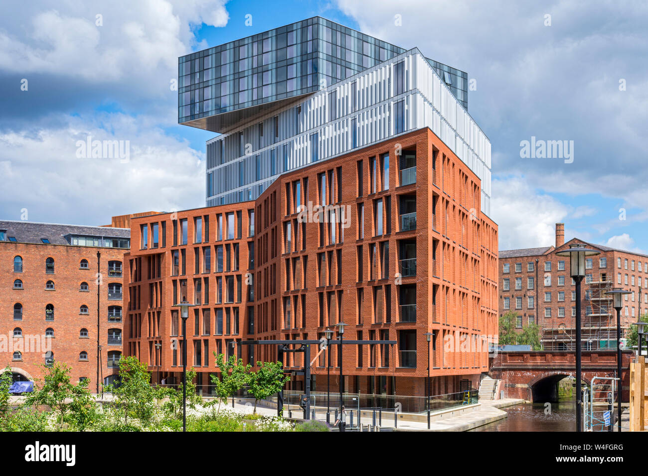 La Burlington House apartment block (SimpsonHough, 2019), bassin de Piccadilly, Manchester, UK Banque D'Images