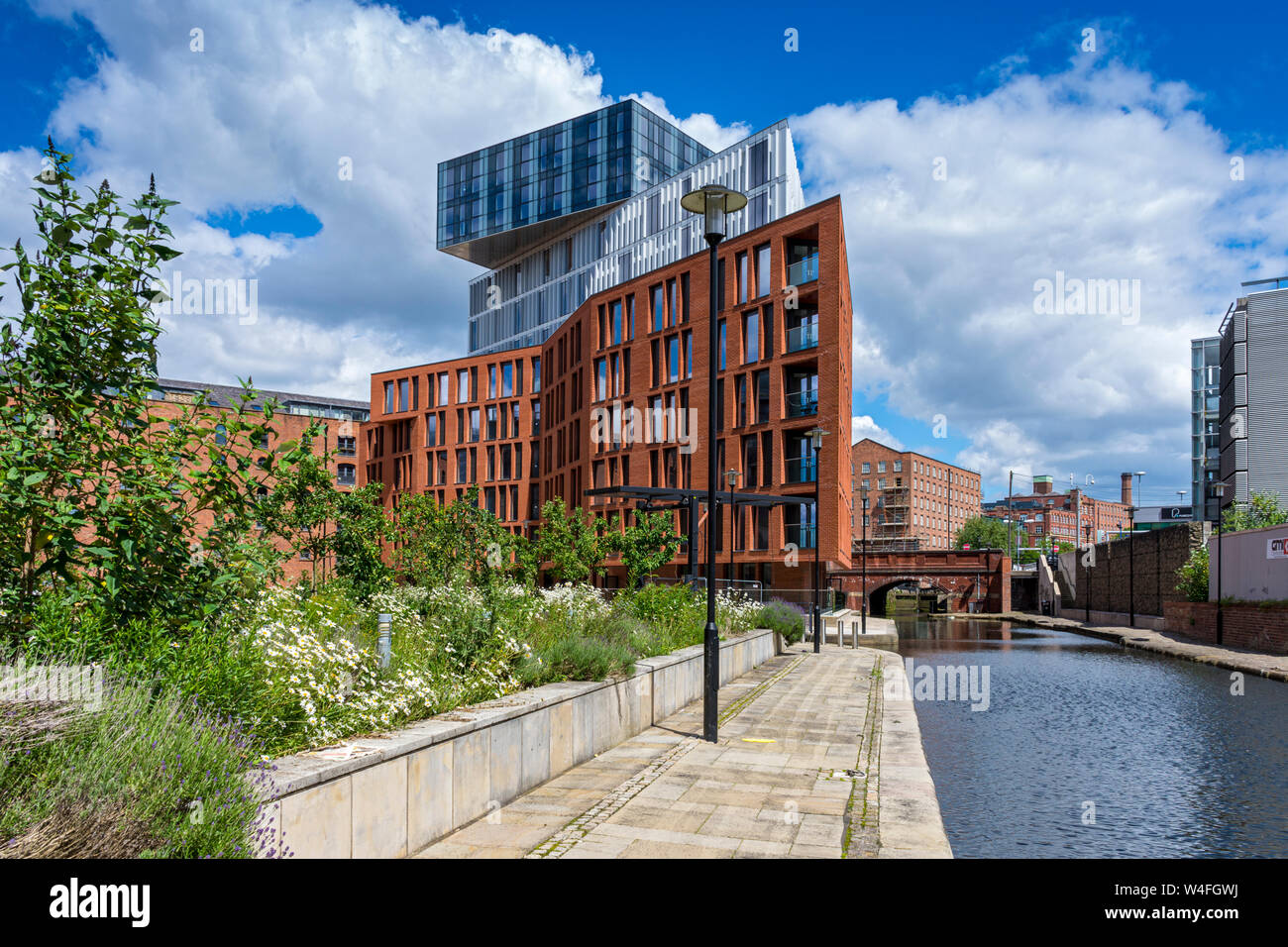 La Burlington House apartment block (SimpsonHough, 2019), bassin de Piccadilly, Manchester, UK Banque D'Images