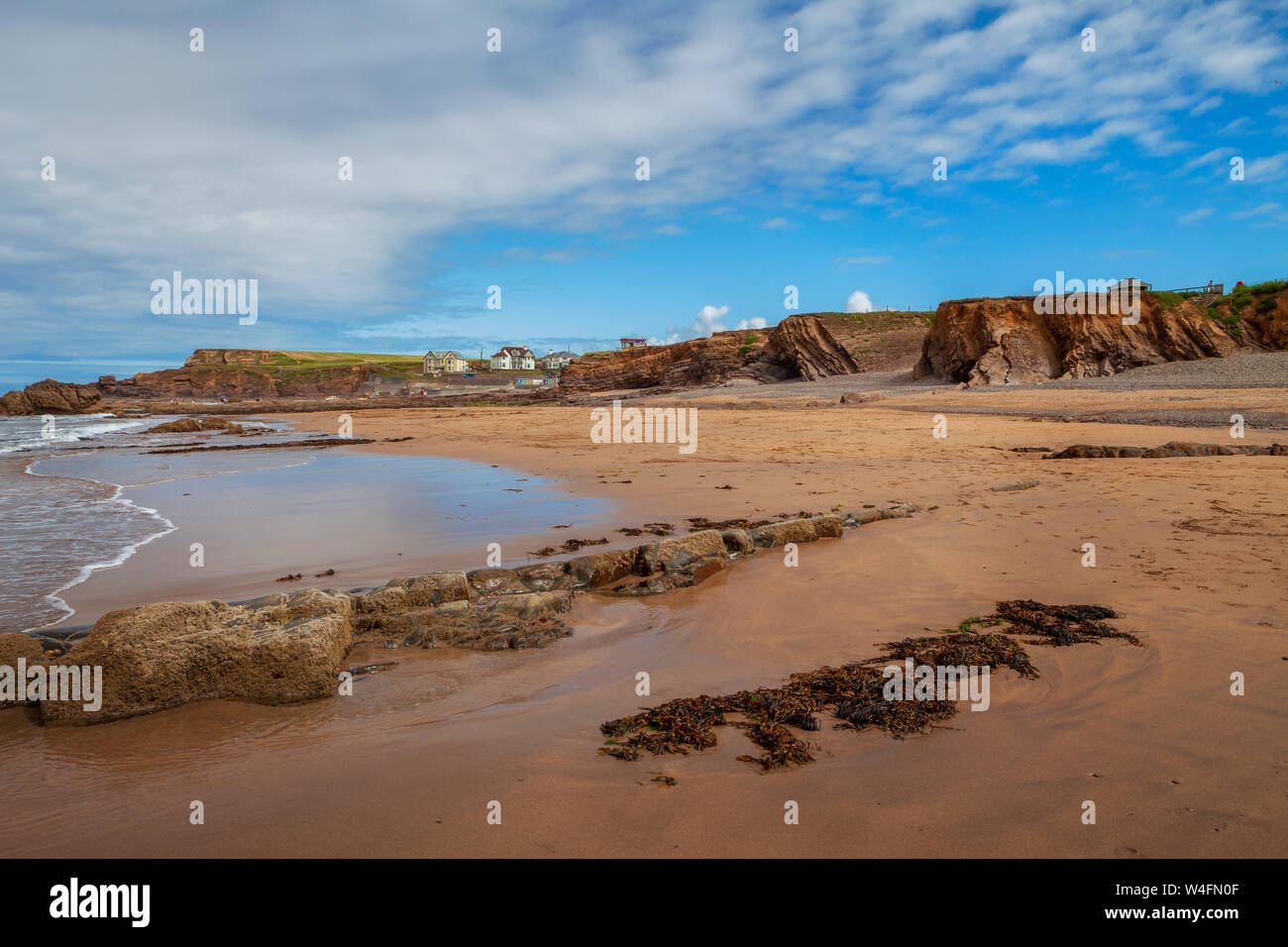 Summerleaze beach, Bude, milieu de l'été, en milieu de matinée Banque D'Images