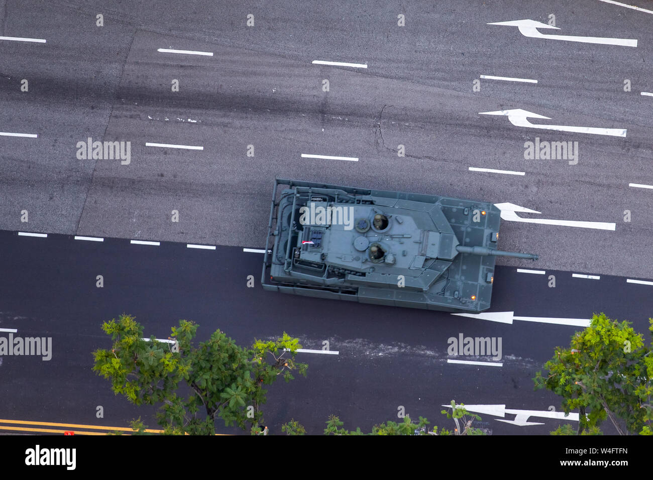 Char Leopard dans les rues de Singapour Banque D'Images