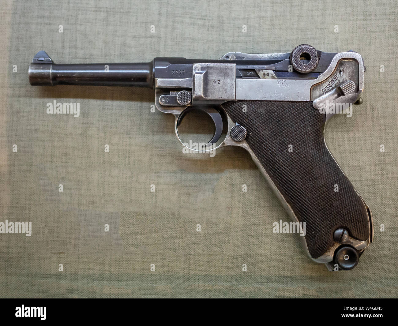 1913 pistolet Luger Parabellum-professionnel modèle (ou Parabellum-Pistole (Pistolet Parabellum), communément connu sous le nom de Luger juste). Modèle : Lange professionnel modèle 08 (patte d'artillerie Banque D'Images