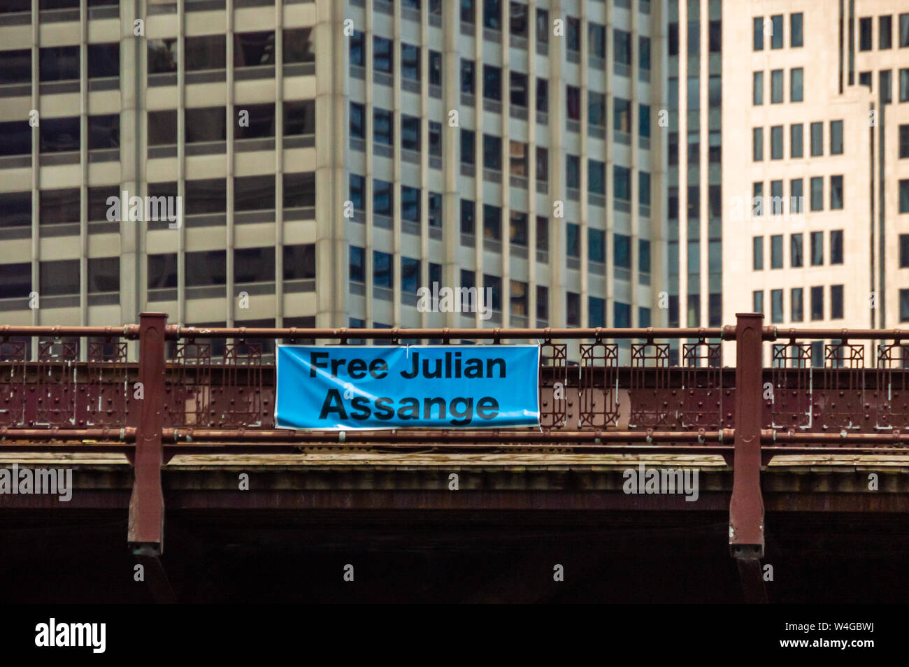 Centre-ville, Chicago-July 13, 2019 : le signe se lit de Julian Assange. Banque D'Images