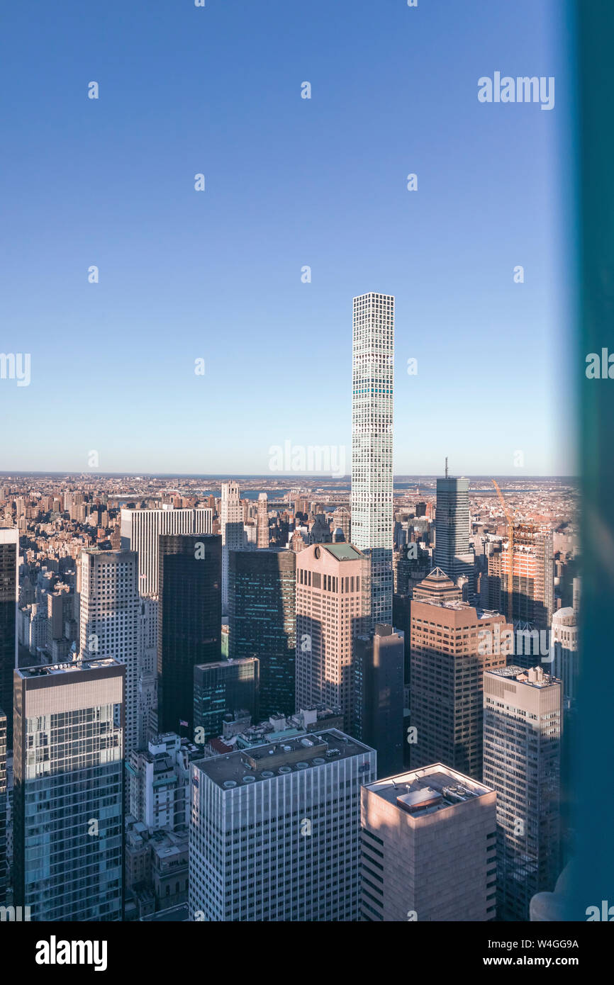 Skyline at blue hour avec 432 Park Avenue, gratte-ciel de Manhattan, New York City, USA Banque D'Images