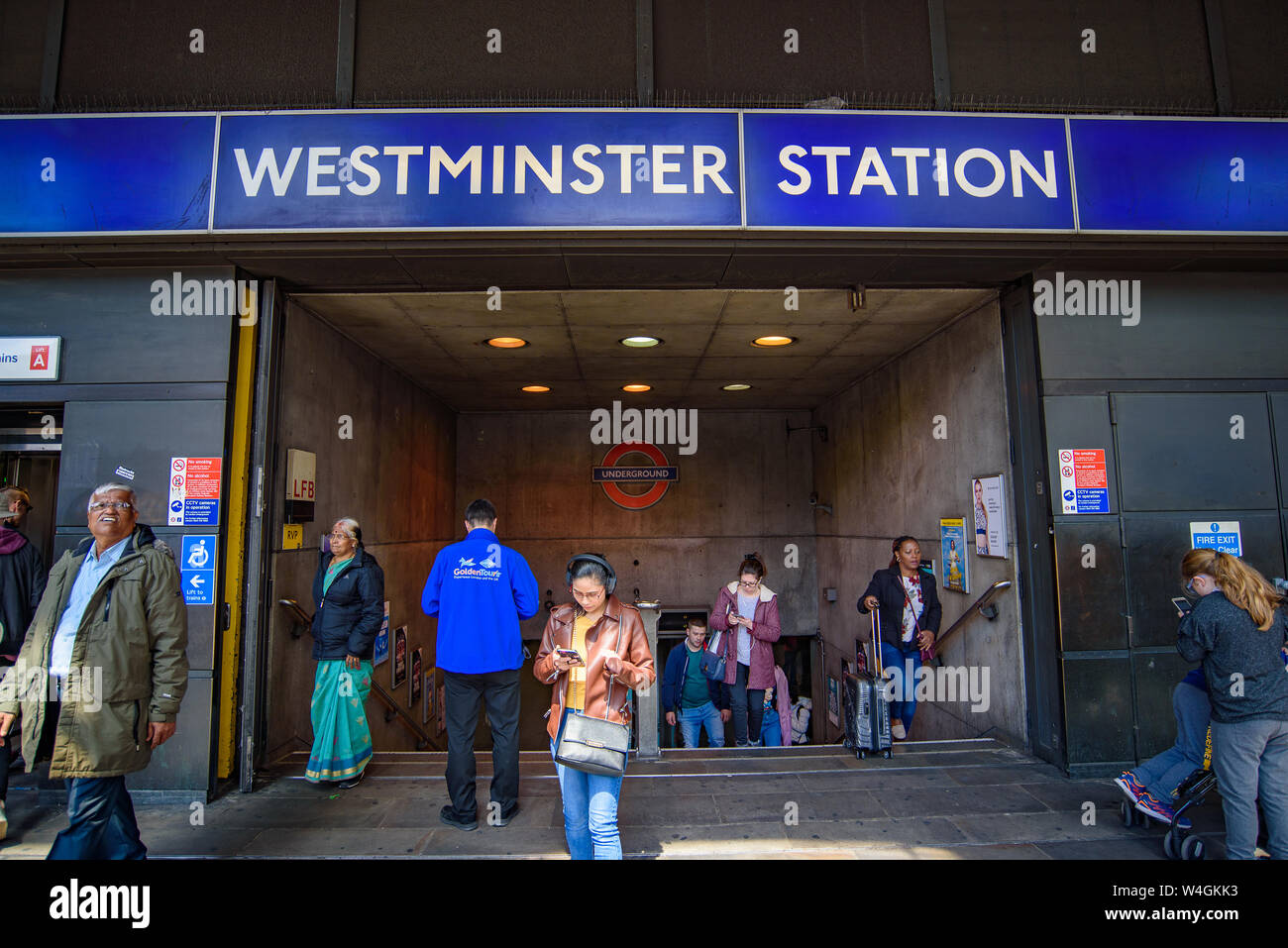 La station de métro Westminster à Londres, Royaume-Uni Banque D'Images