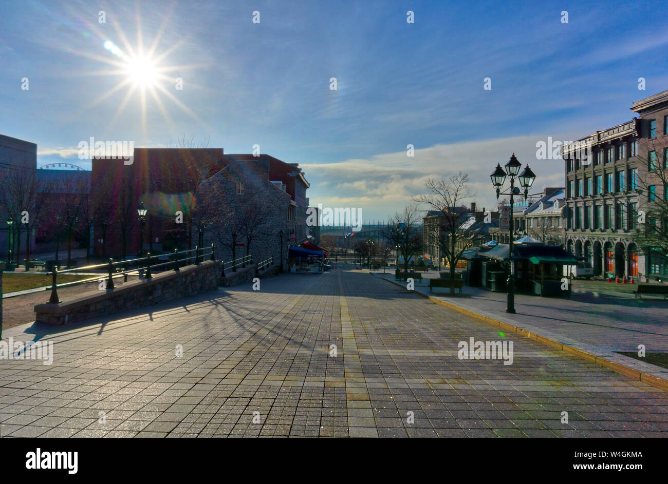 Canada, Québec, Montréal, Vieux Port contre le soleil Banque D'Images