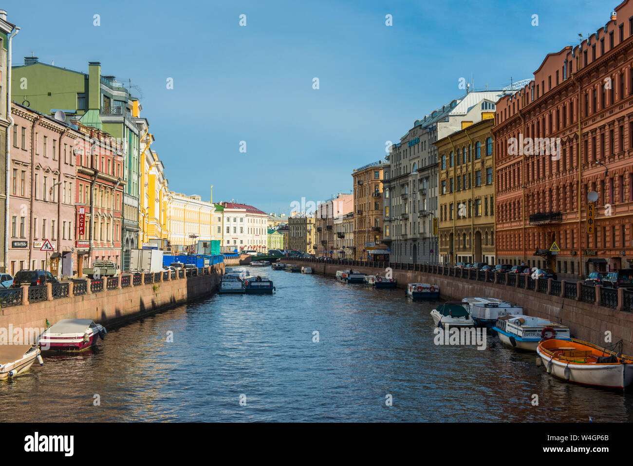 Canal d'eau dans le centre de Saint-Pétersbourg, Russie Banque D'Images Canal d'eau dans le centre de Saint-Pétersbourg, Russie Banque D'Images