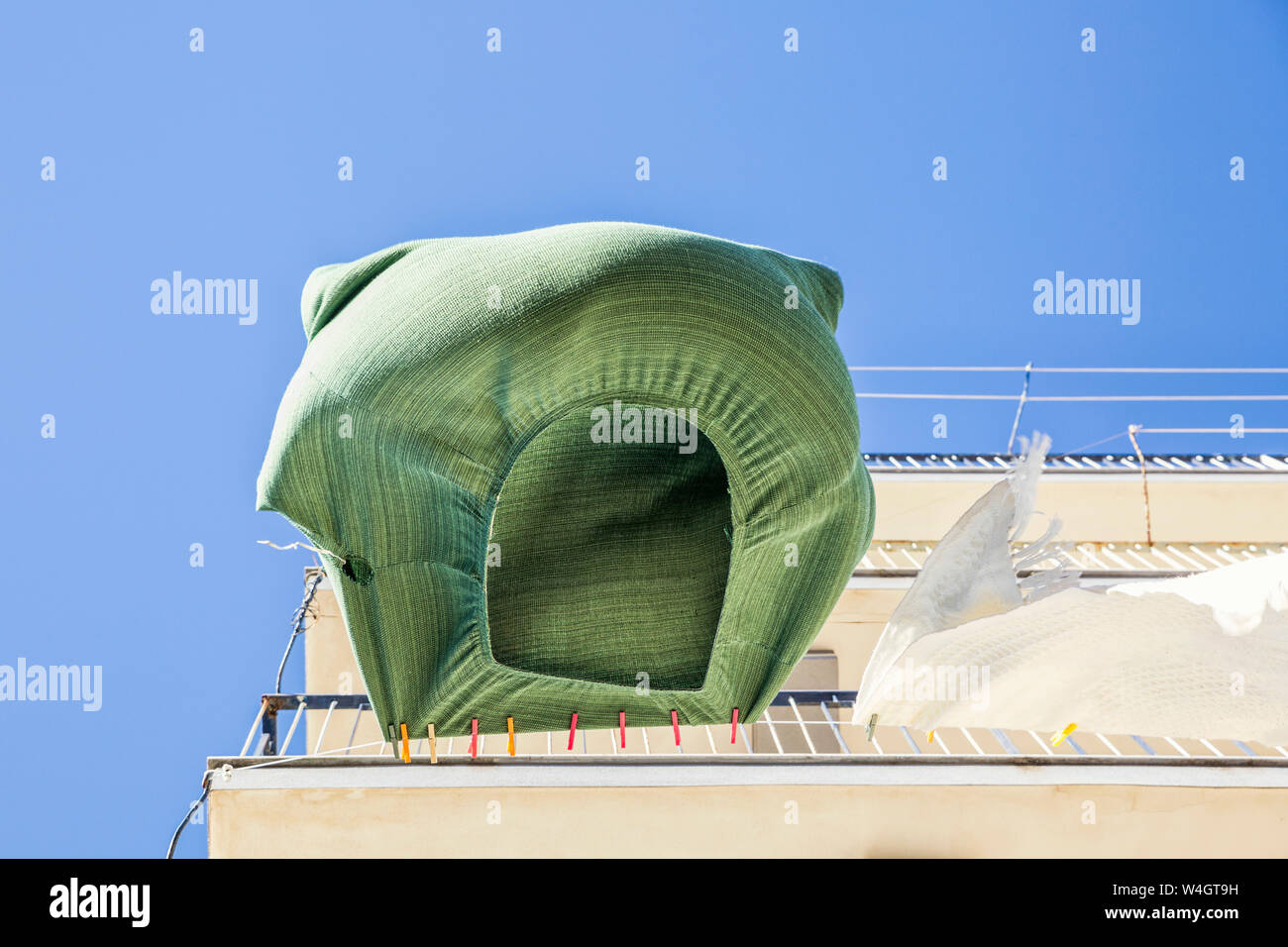 Drap de lit détruit par le vent, Raguse, Sicile, Italie Banque D'Images