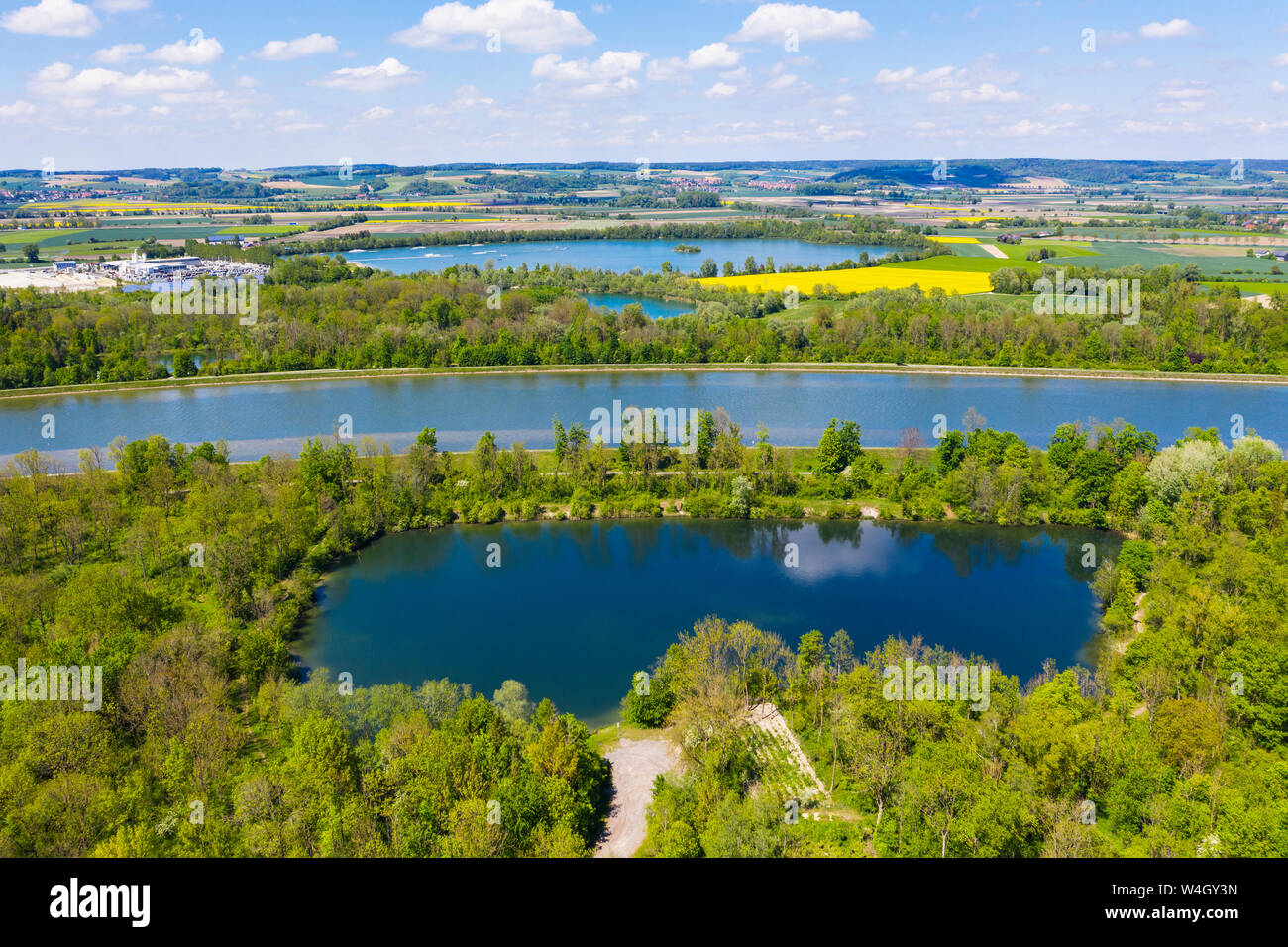 Étang, lac et de l'Isar à Woerth an der Isar, Bavière, Allemagne, drone abattu Banque D'Images
