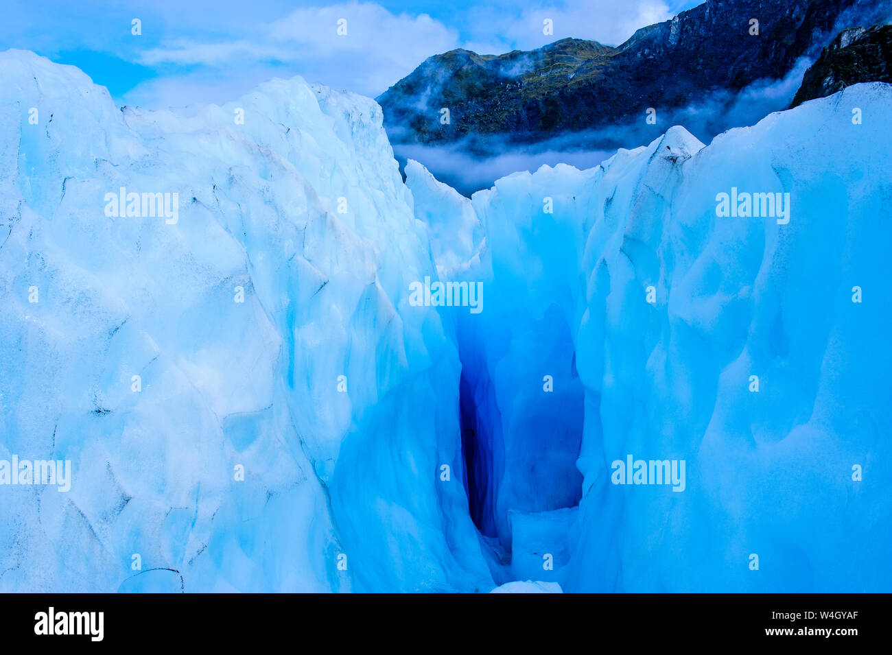 Fissure dans la glace énorme Glacier Fox, île du Sud, Nouvelle-Zélande Banque D'Images