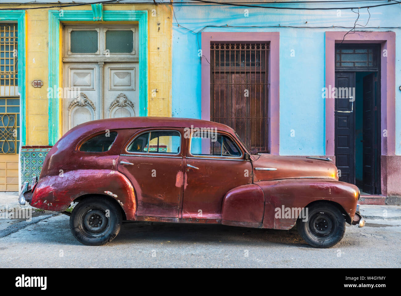 Reparation voiture d'époque, La Havane, Cuba Banque D'Images