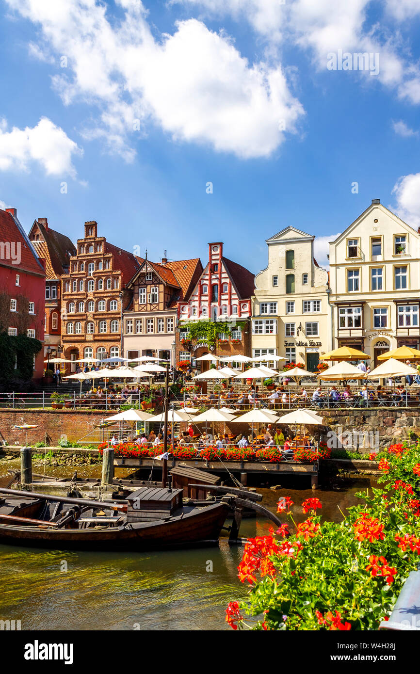 Maisons à pignon et des maisons à colombages au facteur de marché, Lueneburg, Allemagne Banque D'Images