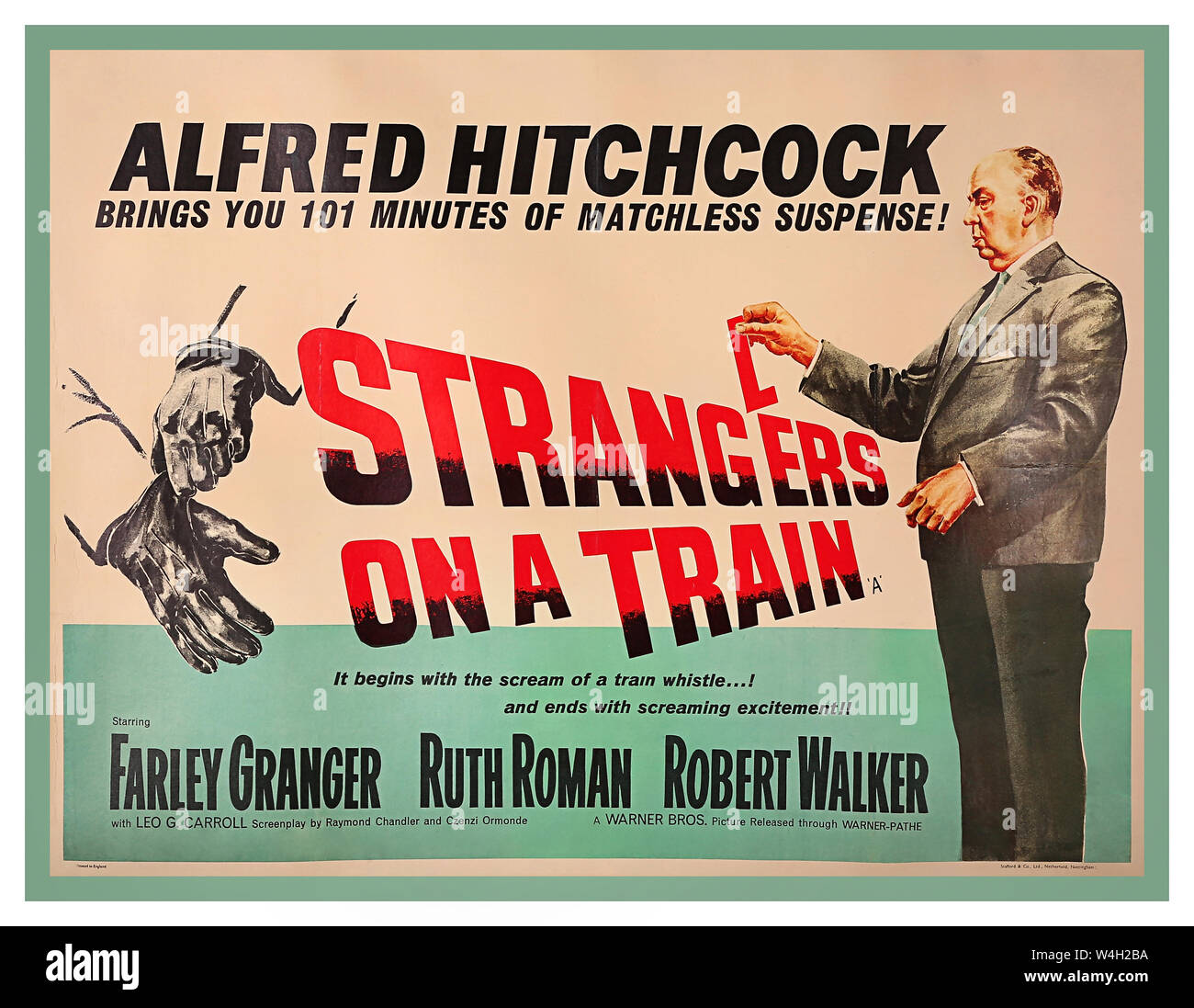 Affiche britannique vintage pour le thriller de film Hitchcock 'Strangers on A train' (1951), l'affiche pour la réédition 1958. L'affiche montre Hitchcock en jouant avec le titre du film pour modifier le texte à 'Strangerss'. Hitchcock est non seulement fréquemment apparu dans des rôles de caméo dans ses propres films, mais est également souvent présenté lui-même dans les conceptions d'affiches ultérieures. Banque D'Images