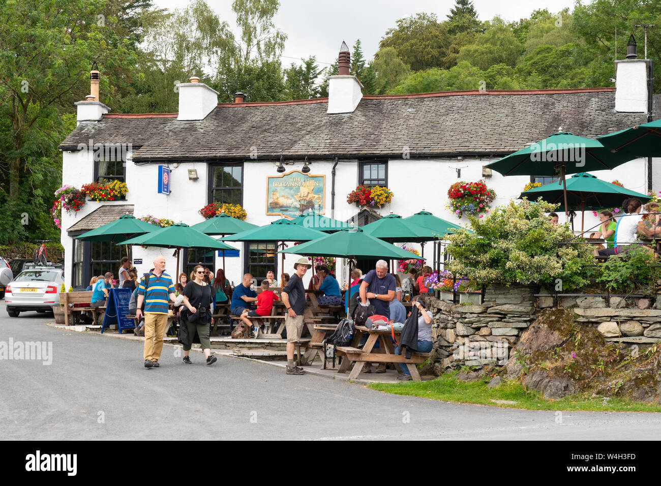 Britannia Inn pub, Lake Road, Lake District, Cumbria, England, UK Banque D'Images