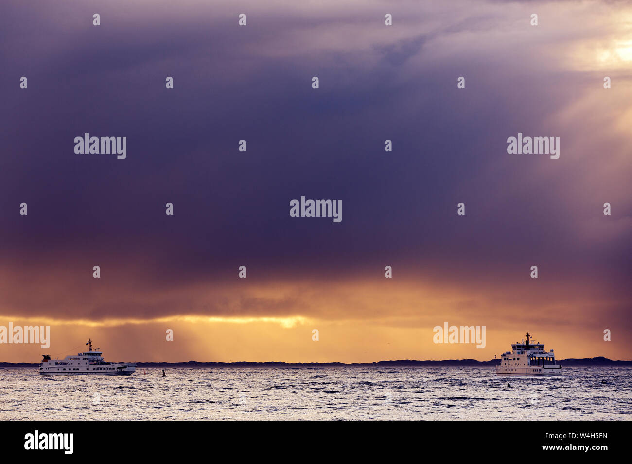 Le Relais Du Lac, Norderney, Meer, Faehre, Insel Juist, blaue Stunde Banque D'Images