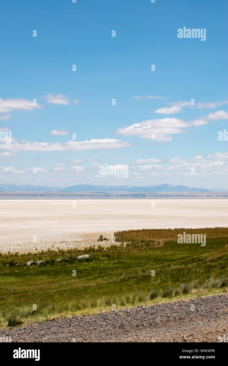 Turquie : sel étendue d'Acigol Lake (Lac amer), à 60 km à l'est du bassin endoréique de Denizli, célèbre pour ses réserves de sulfate de sodium utilisé dans l'industrie Banque D'Images