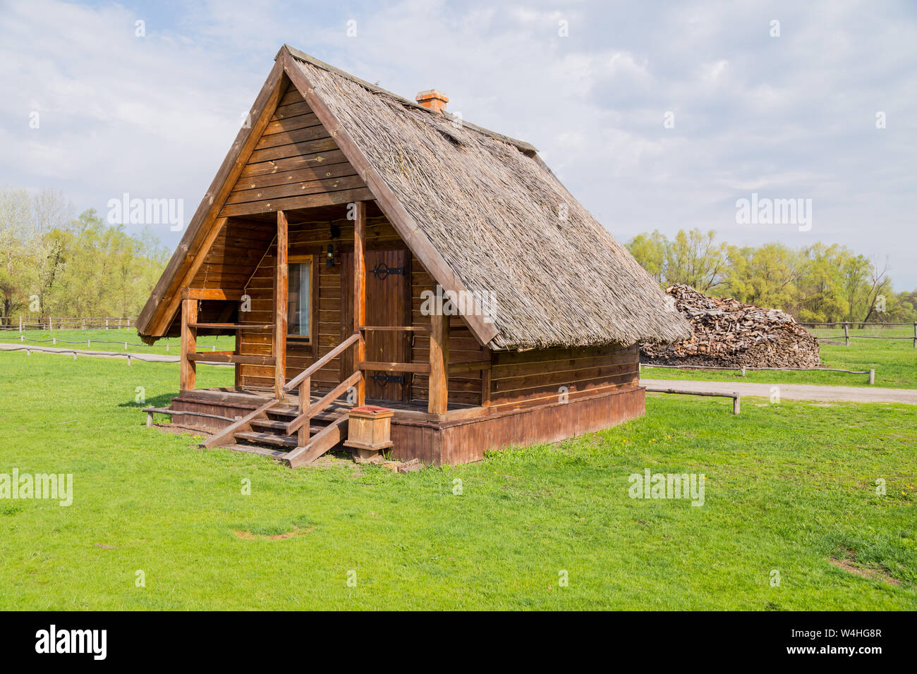Maison de village ukrainien.Un ukrainien typique maison ancienne, dans Pirogovo près de Kiev. L'Ukraine Banque D'Images