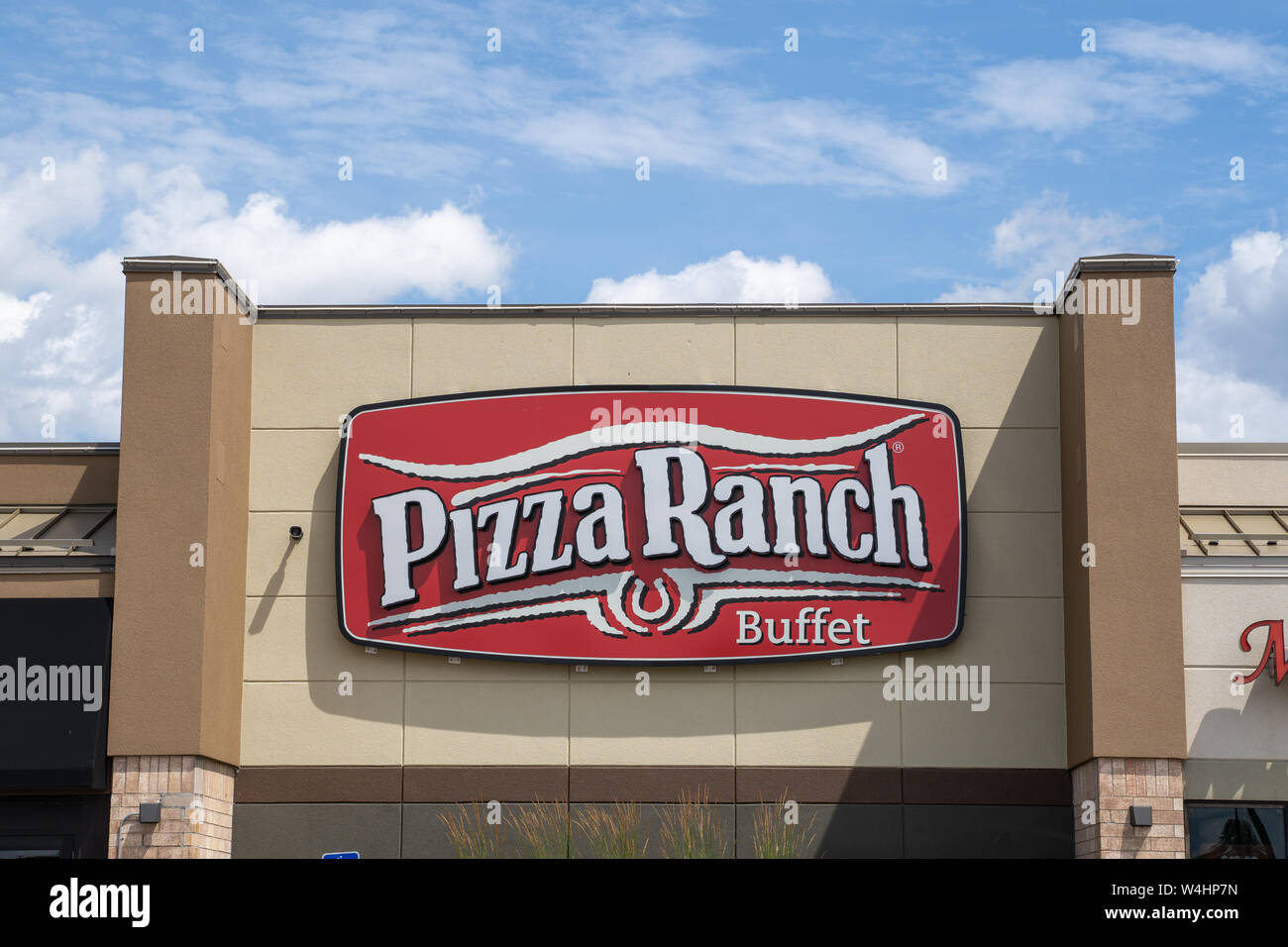 Crystal, Minnesota - Juillet 21, 2019 : de l'extérieur d'un restaurant buffet pizza Pizza Rach. Ces buffets sont connus pour leur old west themeing et décoration Banque D'Images