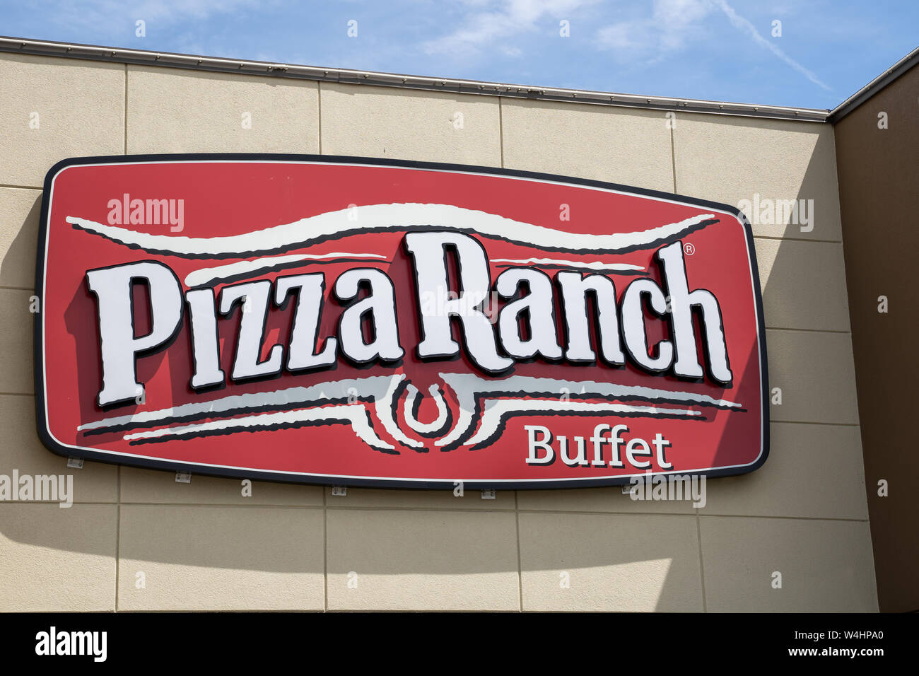 Crystal, Minnesota - Juillet 21, 2019 : de l'extérieur d'un restaurant buffet pizza Pizza Rach. Ces buffets sont connus pour leur old west themeing et décoration Banque D'Images