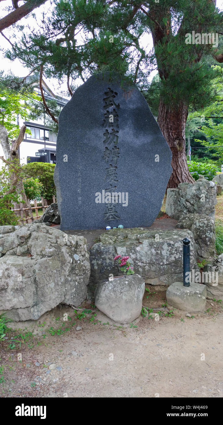 Benkei tombe au Temple Chusonji à Hiraizumi, Iwate, Japon. Il a été désigné comme site historique spécial Banque D'Images