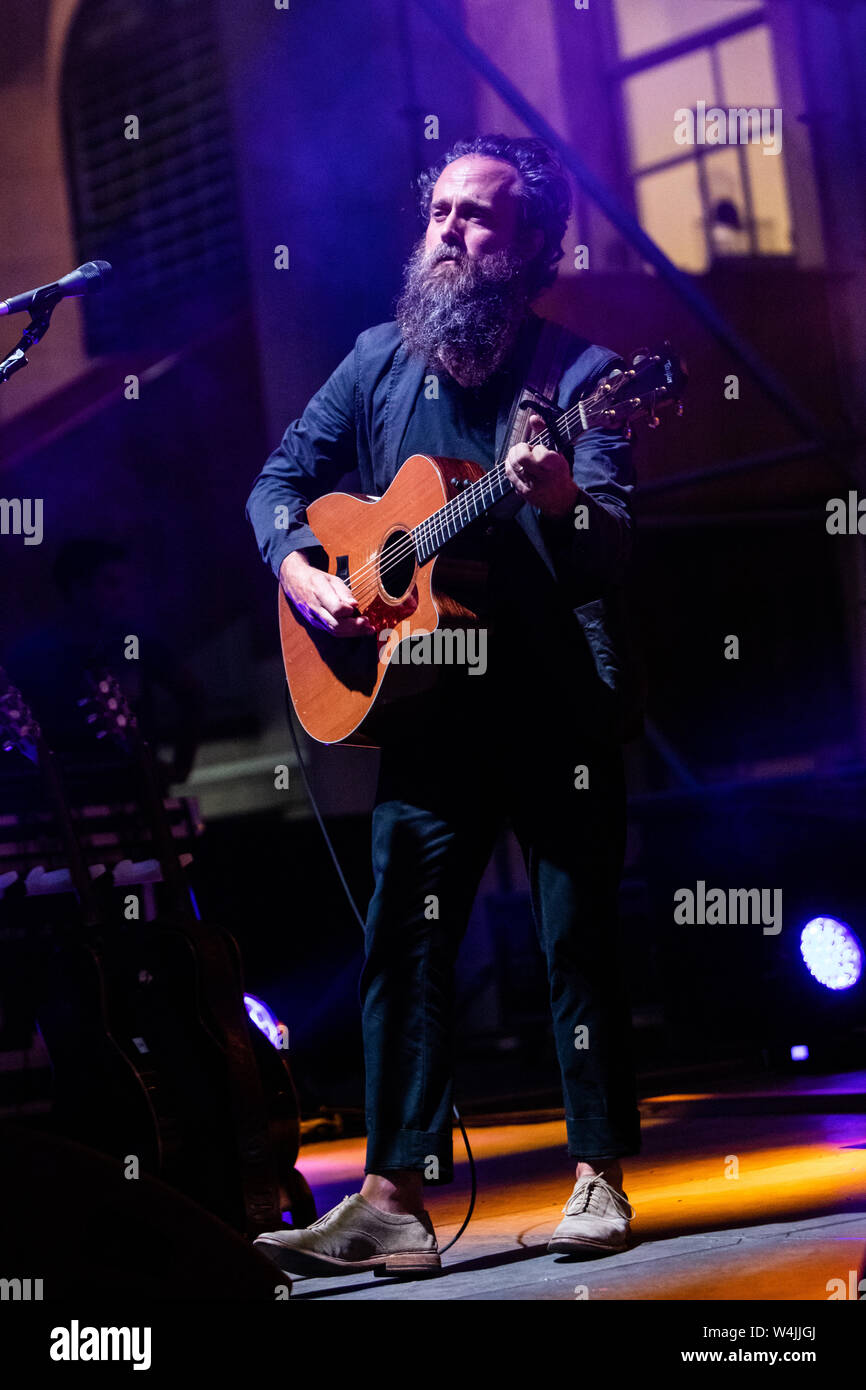 Milan Italie. 22 juillet 2019. Calexico et Iron & Wine exécute ensemble à Giardini della Triennale pendant les 'années de brûler d''. Banque D'Images