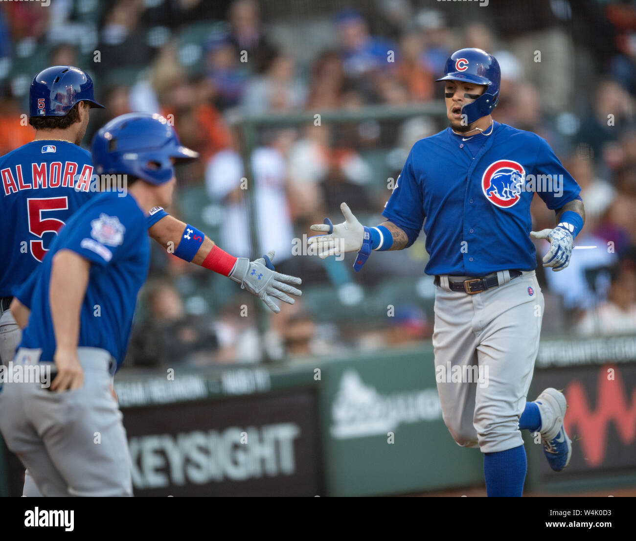 San Francisco, Californie, USA. 23 juillet, 2019. L'arrêt-court des Cubs de Chicago Javier Baez (9) la notation dans la première manche, lors d'un match de la MLB entre les Cubs de Chicago et les Giants de San Francisco au parc d'Oracle à San Francisco, Californie. Valerie Shoaps/CSM/Alamy Live News Banque D'Images