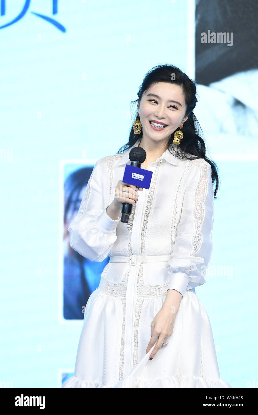 24 juillet 2019 - Shanghai, Shanghai, Chine - ShanghaiÃ¯Â¼Å'CHINE-Le 23 juillet 2019, Fan Bingbing porte une robe blanche pour promouvoir une marque de lait en poudre à Shanghai. (Crédit Image : © SIPA l'Asie via Zuma sur le fil) Banque D'Images