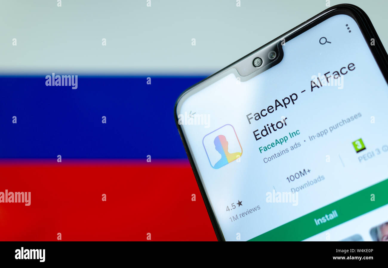 FaceApp logo sur l'écran du smartphone avec le pavillon de la Russie à l'arrière-plan flou derrière elle. Photo d'illustration éditoriale conceptuel. Banque D'Images