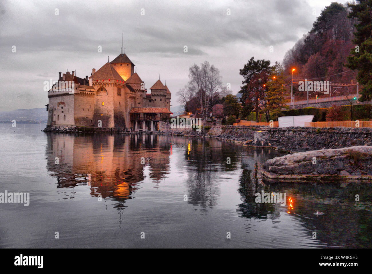 Vue du célèbre château de Chillon au bord du lac de Genève l'un des. Canton de Montreux Suisse Banque D'Images