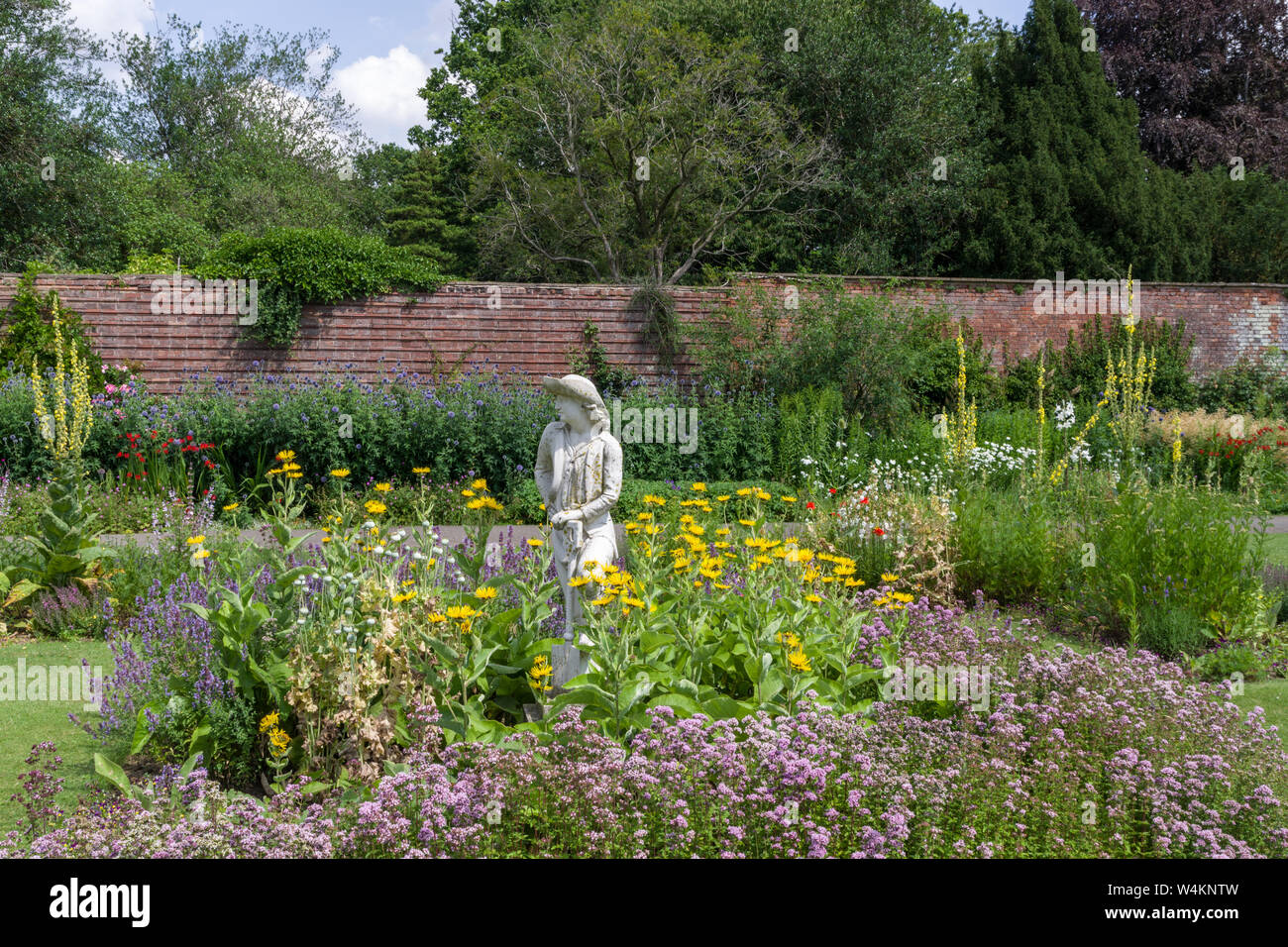 Le jardin clos, Delapre Abbey le long d'une journée d'été, Northampton, Royaume-Uni Banque D'Images