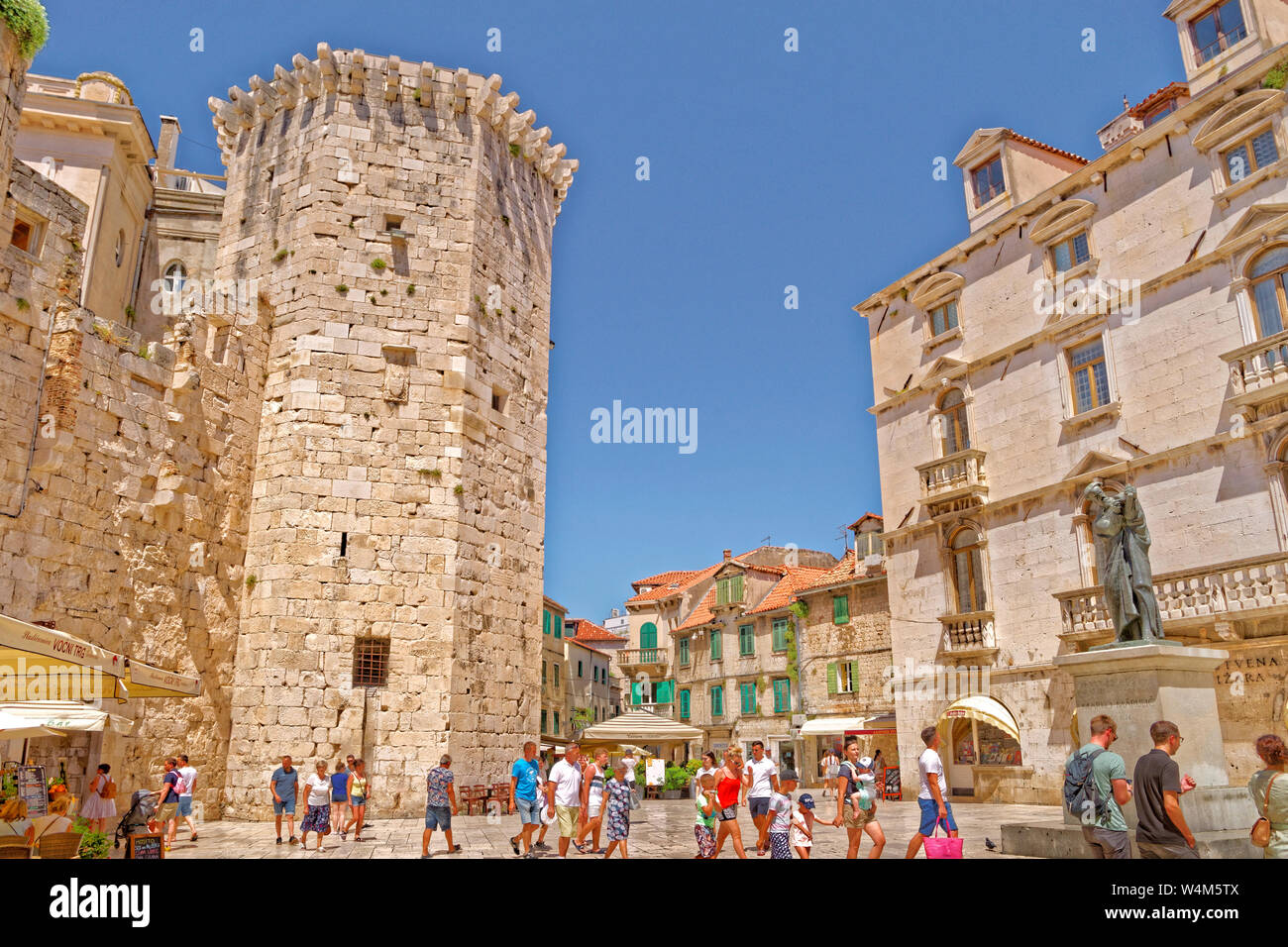 Brace Radic, place de la vieille ville de Split, Croatie. Banque D'Images