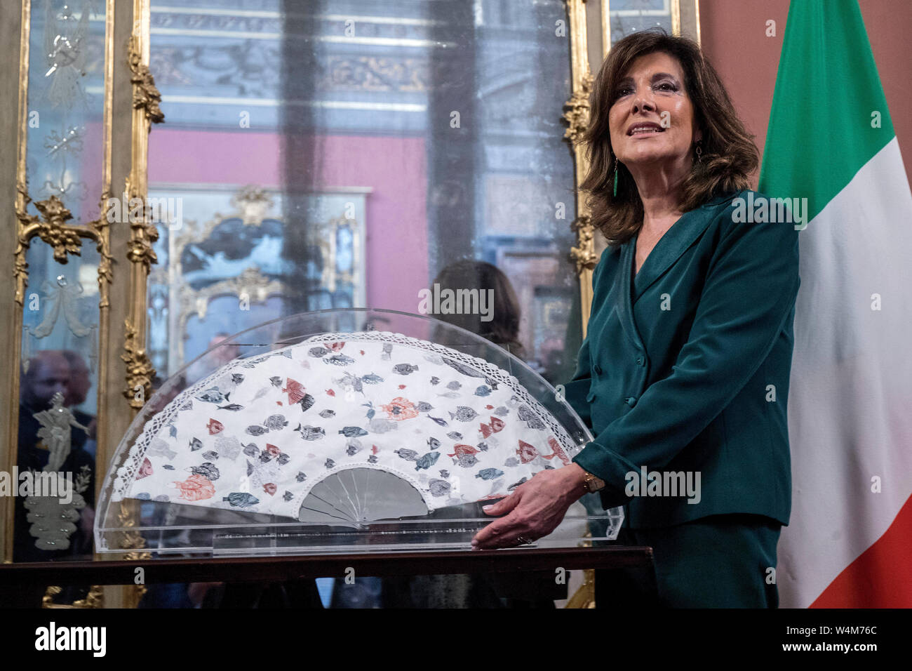 Roma, Italia. 24 juillet, 2019. Foto Roberto Monaldo/LaPresse24-07-2019 Roma Politica Senato - Maligna Arte del Ventaglio Nella foto Maria Elisabetta Alberti Casellati Photo Roberto Monaldo/LaPresse 24-07-2019 Rome (Italie) Sénat - Cérémonie du ventilateur dans le pic Maria Elisabetta Alberti Casellati Crédit : LaPresse/Alamy Live News Banque D'Images