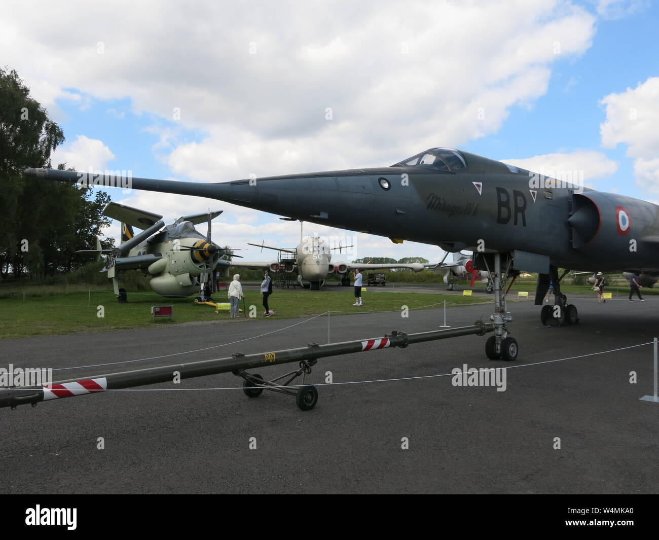 Amateurs de photographie aérienne et troupeau au Yorkshire Air Museum à Elvington pour voir l'écran d'avions militaires sur l'aérodrome. Banque D'Images