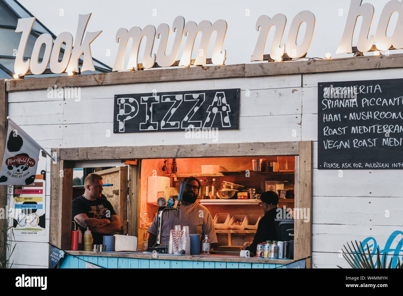 Londres, Royaume-Uni - 22 juin 2019 : 'Regarde Maman pas de mains' pizza stand à l'été par la rivière open air festival qui aura lieu en 2019 à London Bridge, Londres Banque D'Images