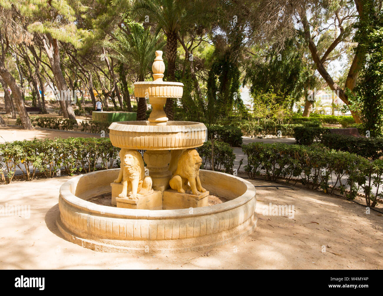 Statue d'eau dans les jardins du parc Reina Sofia Guardamar del Segura Costa Blanca Espagne attraction touristique Banque D'Images