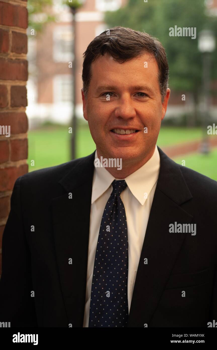 Close-up of Rob Spiller, Vice-président associé pour le Développement et relations avec les diplômés à l'Université Johns Hopkins de Baltimore, Maryland, souriant à la caméra, le 15 septembre 2006. À partir de la collection photographique de Homewood. () Banque D'Images