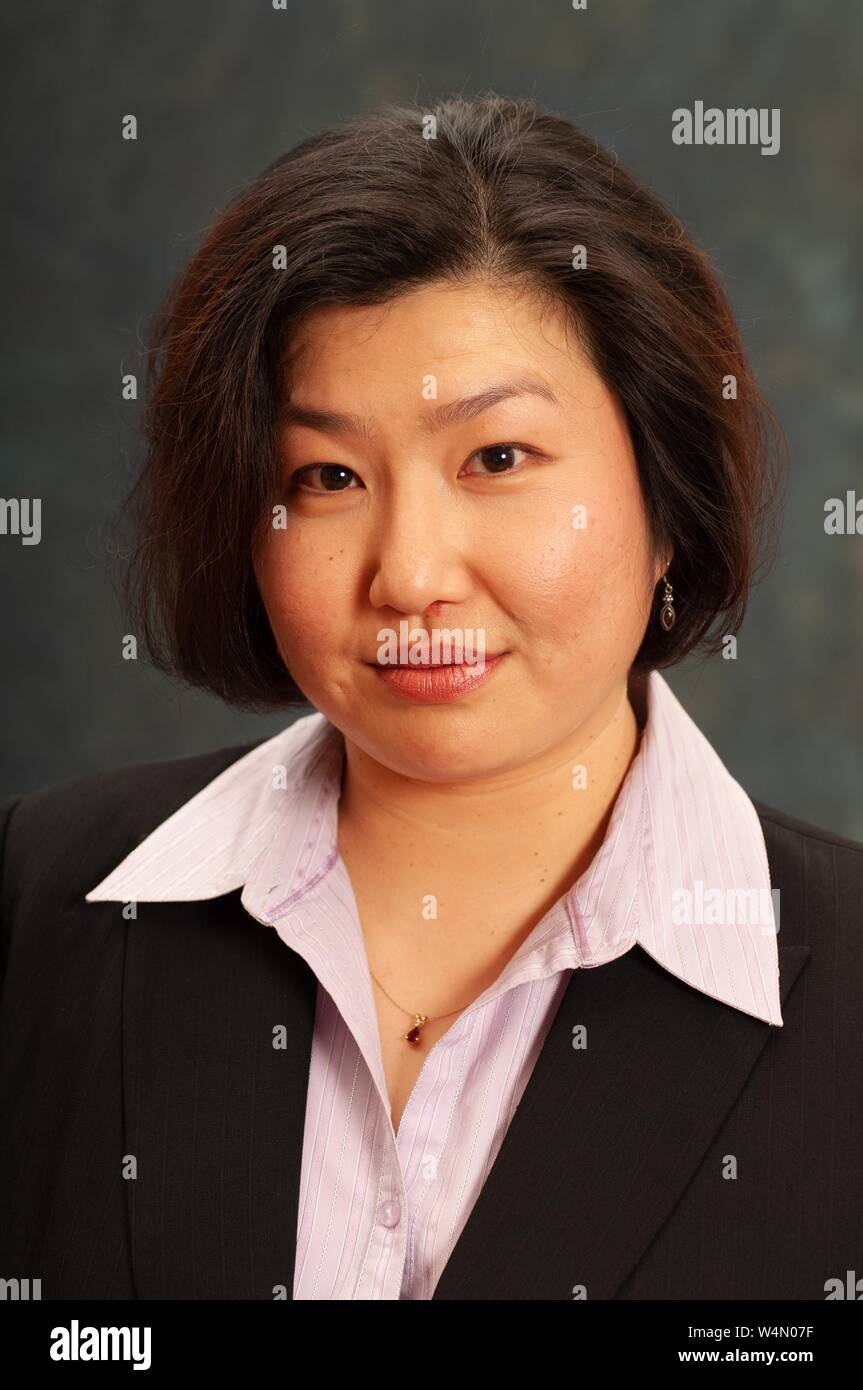 Close-up of Erin Aeran Chung, Professeur associé de la politique de l'Asie de l'est dans le département de science politique à l'Université Johns Hopkins de Baltimore, Maryland, face caméra, le 8 mars 2006. À partir de la collection photographique de Homewood. () Banque D'Images