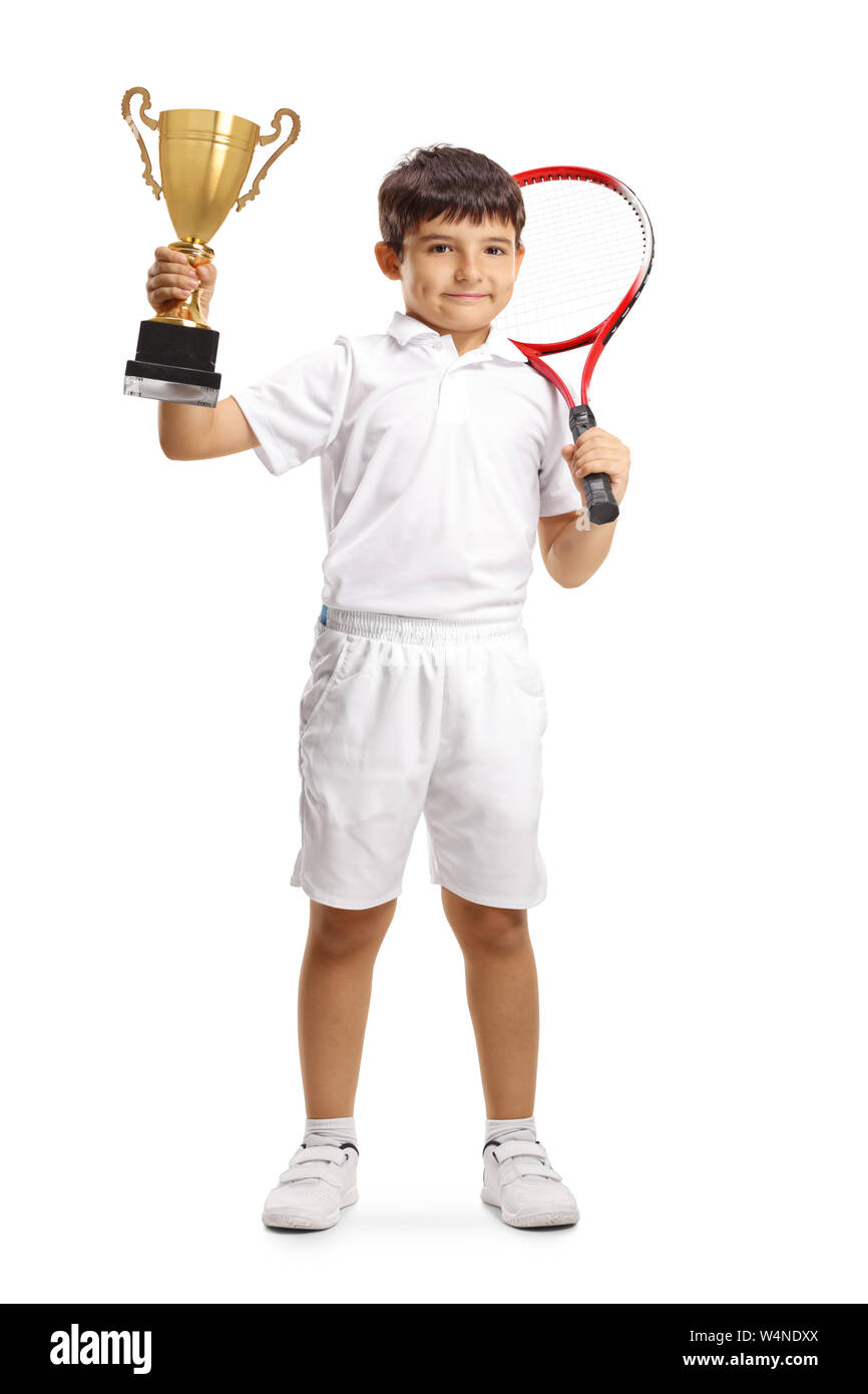 Portrait d'un enfant avec un joueur de tennis cup trophée isolé sur fond blanc Banque D'Images