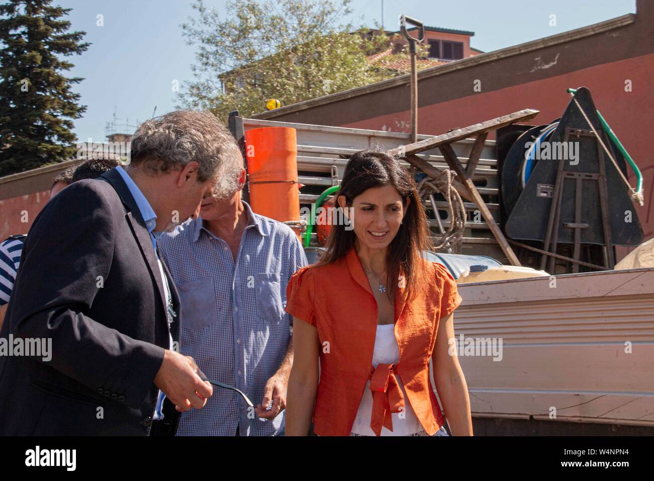 Roma , la Sindaca Virginia Raggi , visita , Via Walter Tobagi Banque D'Images