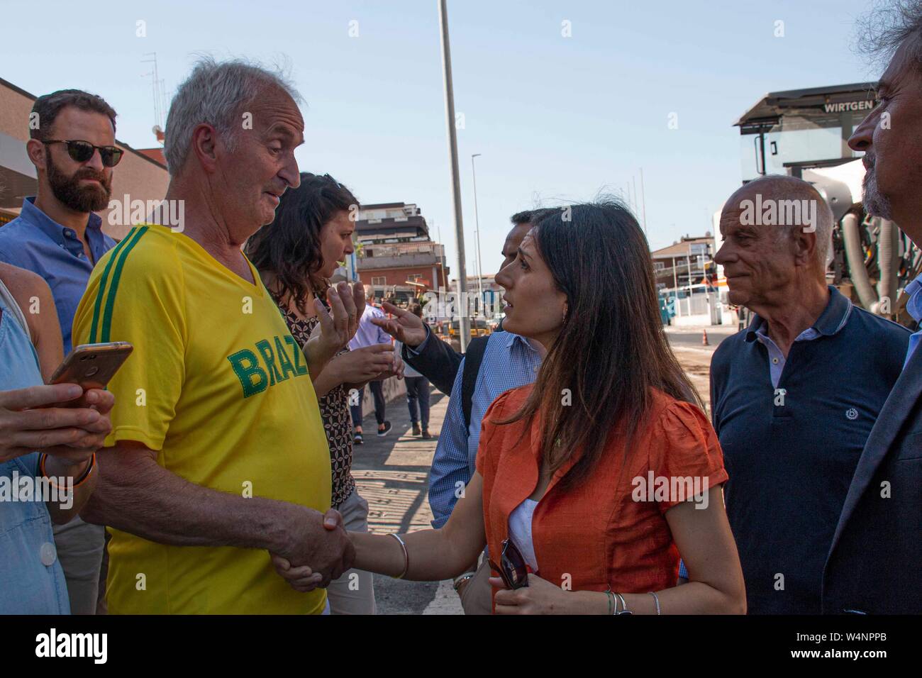 Roma , la Sindaca Virginia Raggi , visita , Via Walter Tobagi Banque D'Images