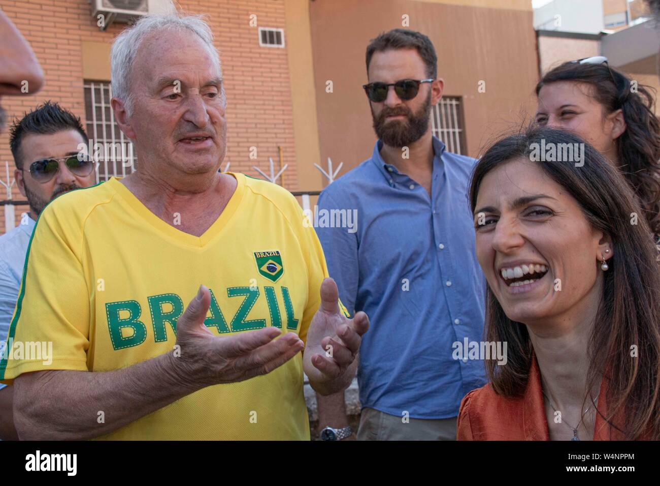 Roma , la Sindaca Virginia Raggi , visita , Via Walter Tobagi Banque D'Images