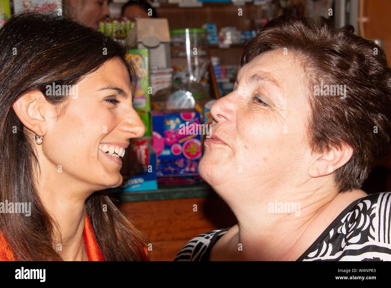 Roma , la Sindaca Virginia Raggi , visita , Via Walter Tobagi Banque D'Images